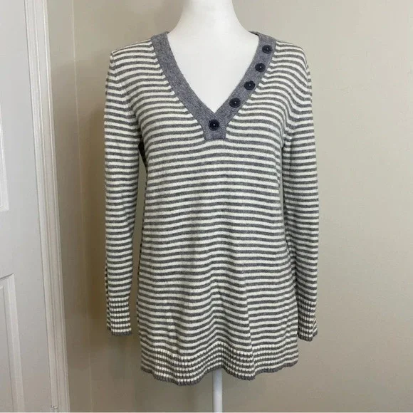 by Anthropologie Grey Stripe Serena Soft Knit Button V Neck Sweater XS - Picture 4 of 12